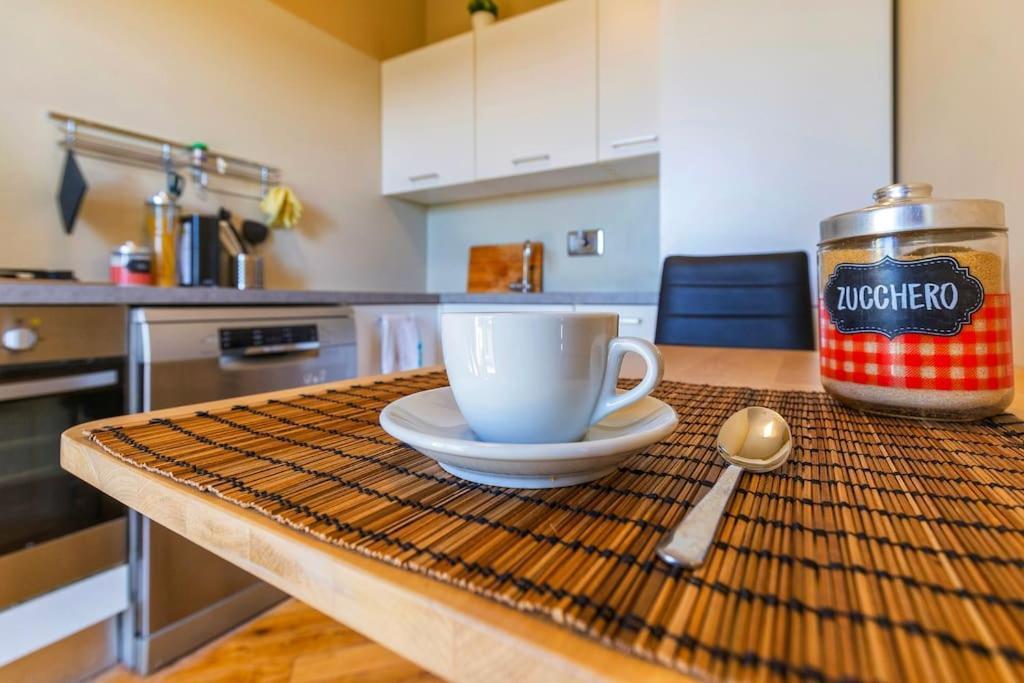 Sunny & Updated Flat With Panoramic City View 50M From M4 Stop Milán Exteriér fotografie