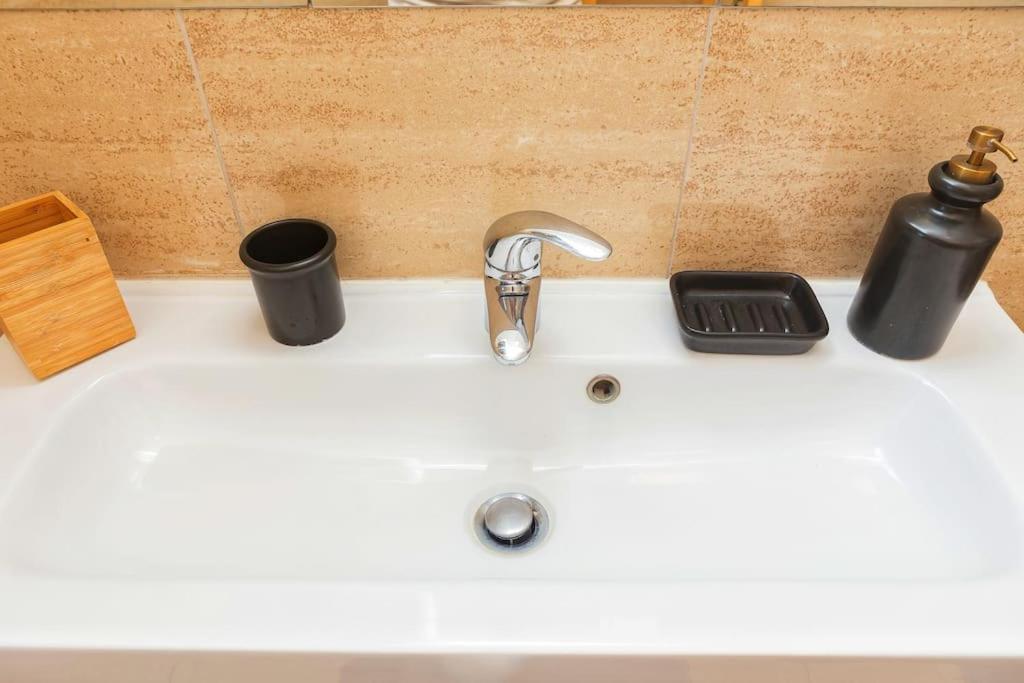 Sunny & Updated Flat With Panoramic City View 50M From M4 Stop Milán Exteriér fotografie